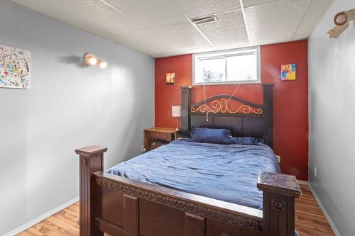 231 9Th Avenue, Creston, BC - Indoor Photo Showing Bedroom