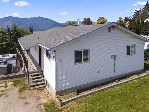 231 9Th Avenue, Creston, BC - Outdoor