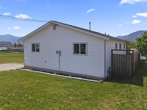 231 9Th Avenue, Creston, BC - Outdoor With Exterior