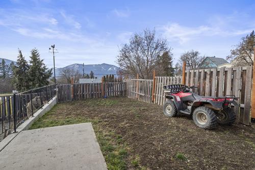 231 9Th Avenue, Creston, BC - Outdoor