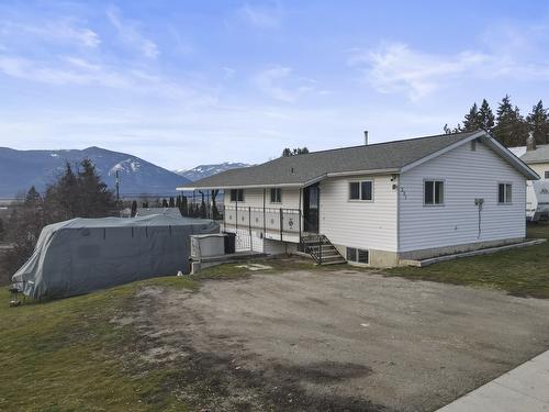 231 9Th Avenue, Creston, BC - Outdoor