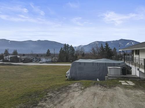 231 9Th Avenue, Creston, BC - Outdoor