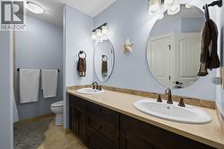 Main bathroom upstairs - 