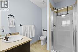 Ensuite off of 4th bedroom - 