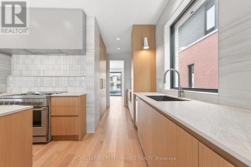306 Selby Avenue, Ottawa, ON - Indoor Photo Showing Kitchen With Upgraded Kitchen