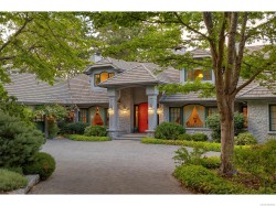 3445 Beach Dr  Oak Bay, BC V8R 6M6