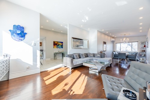 Living Room - 5741 Av. Blossom, Côte-Saint-Luc, QC - Indoor Photo Showing Living Room