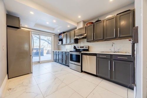 Kitchen - 5741 Av. Blossom, Côte-Saint-Luc, QC - Indoor Photo Showing Kitchen