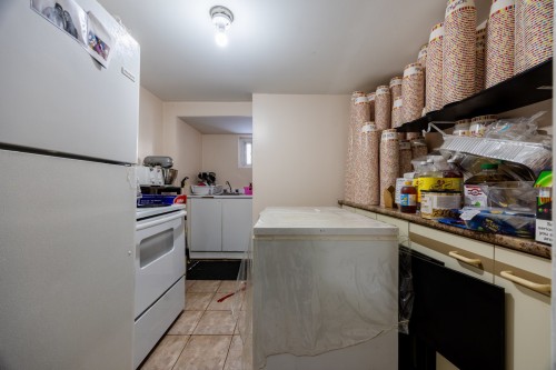 Kitchenette - 5741 Av. Blossom, Côte-Saint-Luc, QC - Indoor Photo Showing Other Room