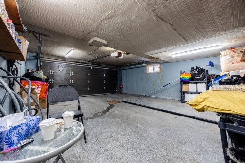 Garage - 5741 Av. Blossom, Côte-Saint-Luc, QC - Indoor Photo Showing Garage