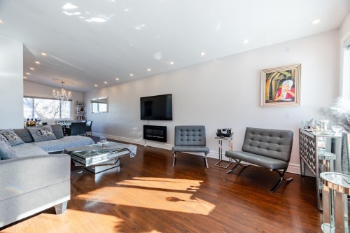 Living Room - 5741 Av. Blossom, Côte-Saint-Luc, QC - Indoor Photo Showing Living Room