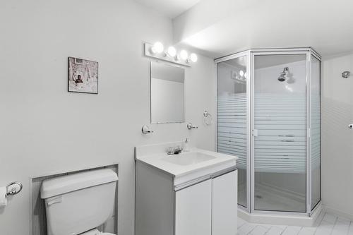 Salle de bains - 124 Rue Stéphanie, Dollard-Des-Ormeaux, QC - Indoor Photo Showing Bathroom