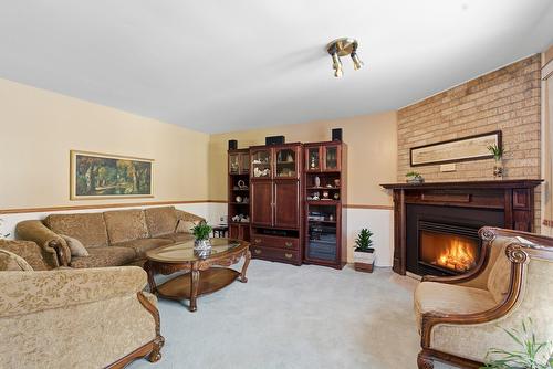 Salle familiale - 124 Rue Stéphanie, Dollard-Des-Ormeaux, QC - Indoor Photo Showing Living Room With Fireplace