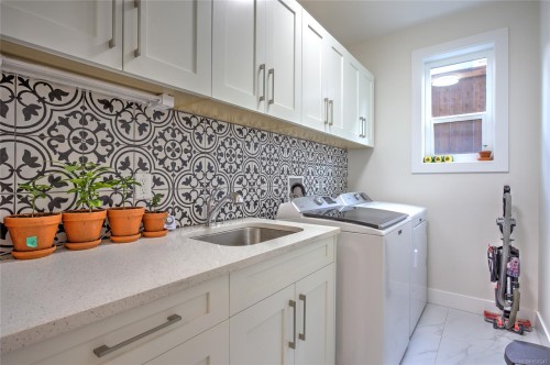 1218 Viewtop Rd, Duncan, BC 