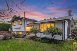 1117 Clarke Rd  Central Saanich, BC V8M 1E2