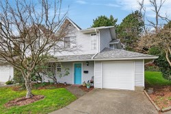 8-2200 Manor Dr  Comox, BC V9M 1C5