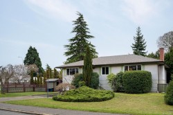 1721 Townley St  Saanich, BC V8R 3A6