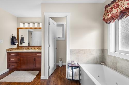 966 313Th Drive, Kimberley, BC - Indoor Photo Showing Bathroom