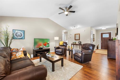 966 313Th Drive, Kimberley, BC - Indoor Photo Showing Living Room