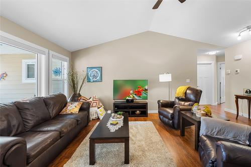 966 313Th Drive, Kimberley, BC - Indoor Photo Showing Living Room