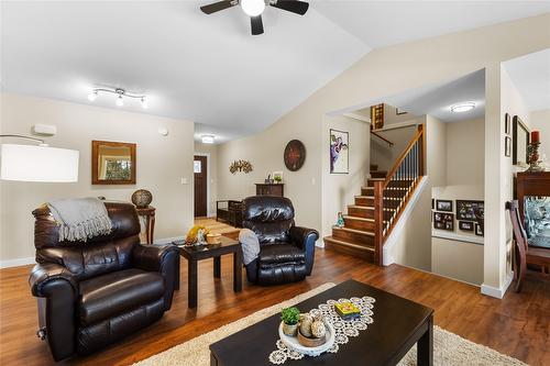 966 313Th Drive, Kimberley, BC - Indoor Photo Showing Living Room