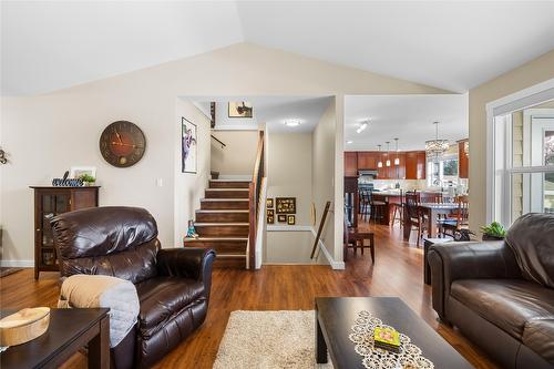 966 313Th Drive, Kimberley, BC - Indoor Photo Showing Living Room