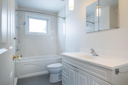 Bathroom - 360 Rue Proteau, Saint-Eustache, QC - Indoor Photo Showing Bathroom