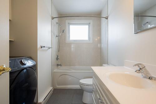 Bathroom - 360 Rue Proteau, Saint-Eustache, QC - Indoor Photo Showing Bathroom