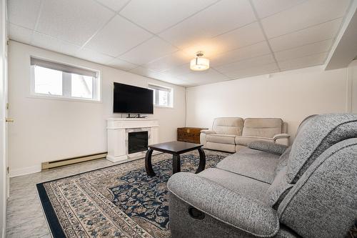 Intergenerational - 360 Rue Proteau, Saint-Eustache, QC - Indoor