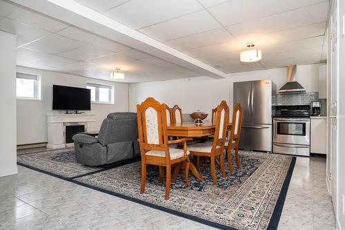 Intergenerational - 360 Rue Proteau, Saint-Eustache, QC - Indoor