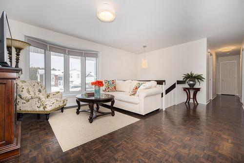 Living room - 360 Rue Proteau, Saint-Eustache, QC - Indoor Photo Showing Living Room