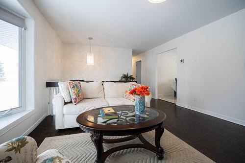 Living room - 360 Rue Proteau, Saint-Eustache, QC - Indoor Photo Showing Living Room