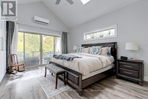 7 Homewood Avenue, Hamilton, ON - Indoor Photo Showing Bedroom