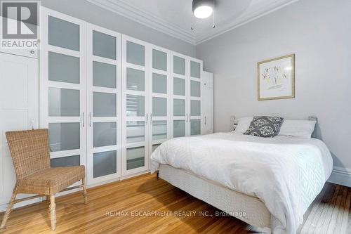 7 Homewood Avenue, Hamilton, ON - Indoor Photo Showing Bedroom