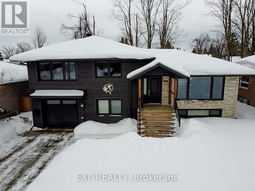 109 STRABANE AVENUE  Barrie, ON L4M 2A3