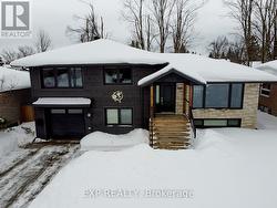 109 STRABANE AVENUE  Barrie, ON L4M 2A3
