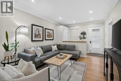 196 Paling Avenue, Hamilton, ON - Indoor Photo Showing Living Room