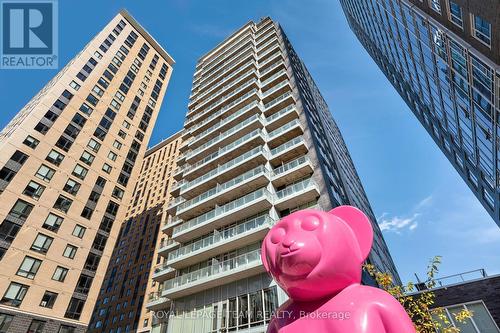 1111 - 111 CHAMPAGNE AVENUE S  Ottawa, ON K1S 5V3