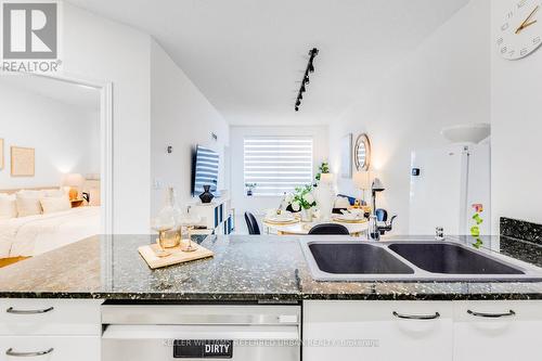 116 - 48 Suncrest Boulevard, Markham, ON - Indoor Photo Showing Kitchen With Double Sink With Upgraded Kitchen