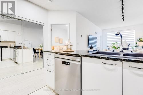 116 - 48 Suncrest Boulevard, Markham, ON - Indoor Photo Showing Kitchen With Upgraded Kitchen