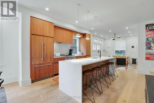 597 Maclaren Street, Ottawa, ON - Indoor Photo Showing Kitchen With Upgraded Kitchen