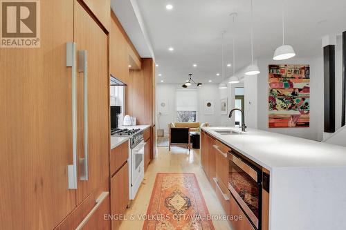 597 Maclaren Street, Ottawa, ON - Indoor Photo Showing Kitchen With Upgraded Kitchen
