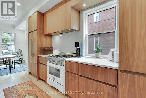 597 Maclaren Street, Ottawa, ON - Indoor Photo Showing Kitchen