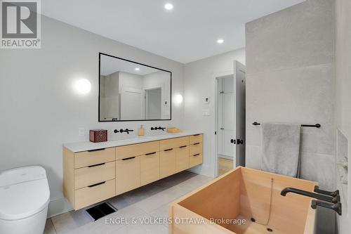 597 Maclaren Street, Ottawa, ON - Indoor Photo Showing Bathroom
