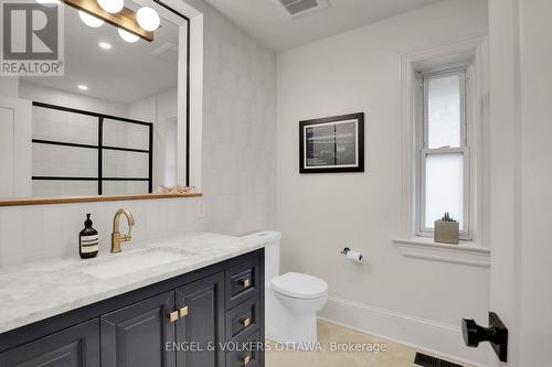 597 Maclaren Street, Ottawa, ON - Indoor Photo Showing Bathroom
