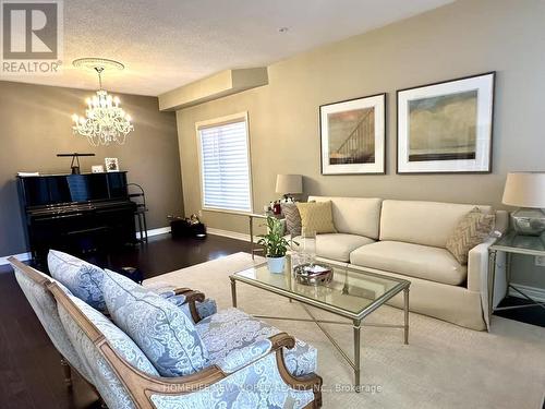 157 Farmstead Road, Richmond Hill, ON - Indoor Photo Showing Living Room