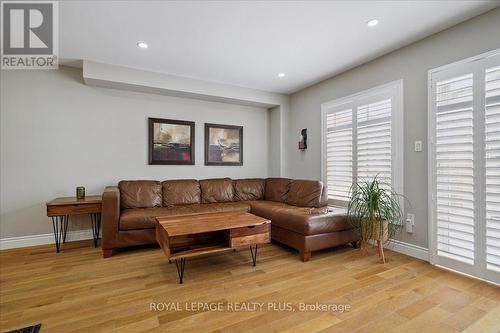 5300 Palmetto Place, Mississauga, ON - Indoor Photo Showing Living Room