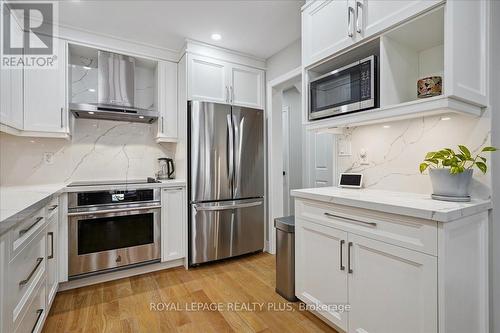 5300 Palmetto Place, Mississauga, ON - Indoor Photo Showing Kitchen With Upgraded Kitchen