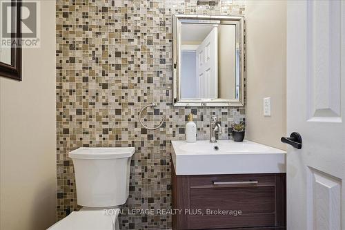 5300 Palmetto Place, Mississauga, ON - Indoor Photo Showing Bathroom