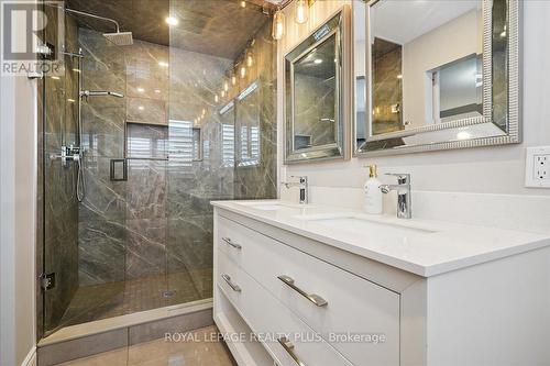5300 Palmetto Place, Mississauga, ON - Indoor Photo Showing Bathroom